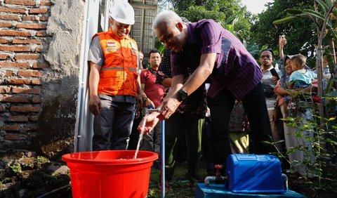 Ganjar memaparkan, SPAM Desa Gendoang mampu mengaliri air bersih tak kurang dari 200 rumah yang selama ini mengandalkan air sungai untuk keperluan mandi, cuci dan kakus.