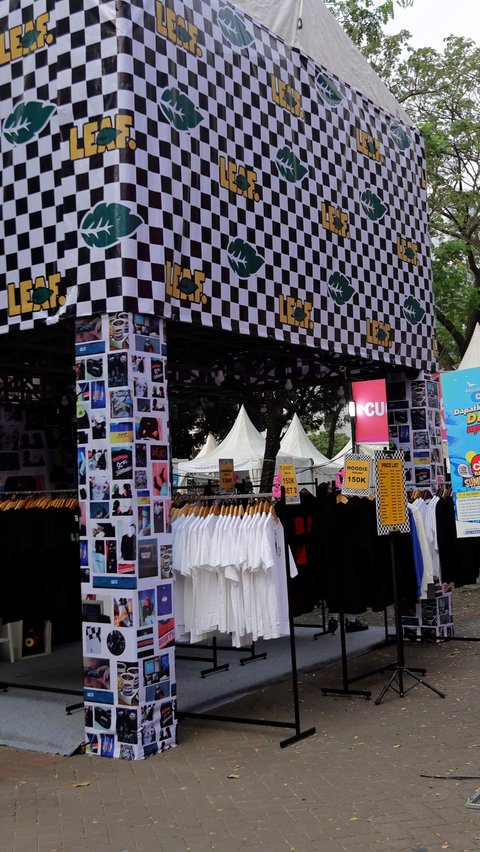 Selain menghadirkan lebih dari 300 brand clothing lokal dengan penawaran diskon yang menarik, JakCloth 2023 juga bakal dimeriahkan oleh konser musik.