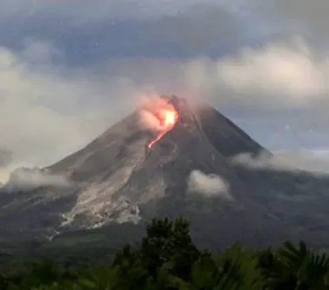 Gunung Merapi Luncurkan Awan Panas Guguran 2.700 Meter, Masyarakat Diminta Waspada