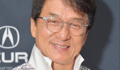 Sontak keluarga Jackie Chan jadi sorotan. Diketahui Jackie Chan memiliki anak perempuan yang tak ia akui. Sosok anak itu bernama Etta Ng. Ia merupakan anak Jackie Chan dengan wanita selingkuhannya.