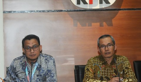 Ali menyebut, Tri Suhartanto dalam pemeriksaannya menyatakan isu tersebut tidak benar. Menurut Ali, transaksi yang diduga mencapai ratusan miliar di rekening Tri Suhartanto tak berkaitan dengan pekerjaan Tri saat masih menjadi pegawai yang dipekerjakan di KPK.
