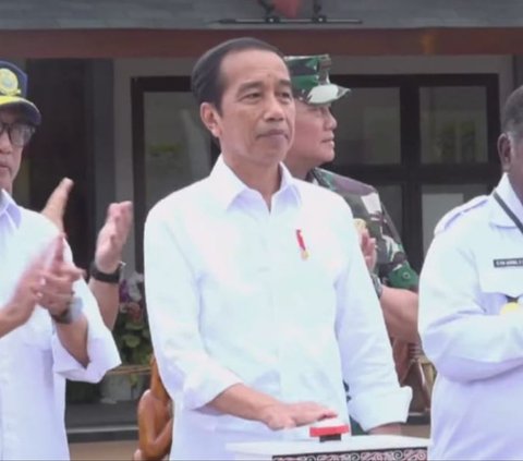 Jokowi Resmikan Bandara Ewer di Papua: Percepat Mobilitas Orang dan Barang