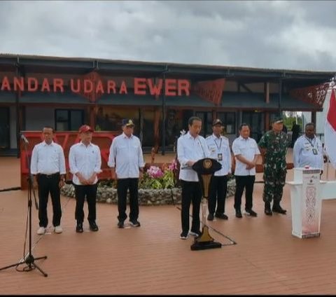 Jokowi Resmikan Bandara Ewer di Papua: Percepat Mobilitas Orang dan Barang