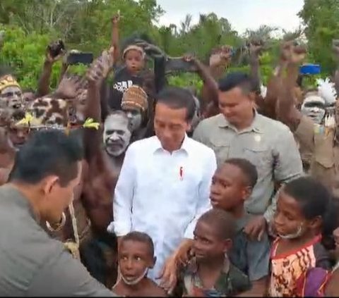 Jokowi Resmikan Bandara Ewer di Papua: Percepat Mobilitas Orang dan Barang