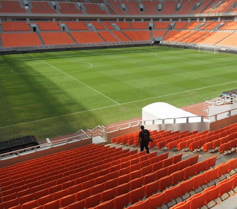 Jakarta International Stadium (JIS) tengah menjadi buah bibir jelang perhelatan Piala Dunia U-17 yang berlangsung pada 10 November – 2 Desember 2023. Sebab, JIS dinilai tidak memenuhi standar FIFA.