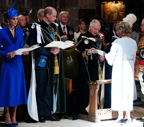 Dalam acara penobatan ini, Raja Inggris Charles III diberikan Mahkota dalam upacara khusus yang digelar Skotlandia. Penobatan yang digelar pada acara Layanan Nasional Thanksgiving dan Dedikasi di Katedral St Giles, Edinburgh ini sebagai bentuk dari Kehormatan Skotlandia .