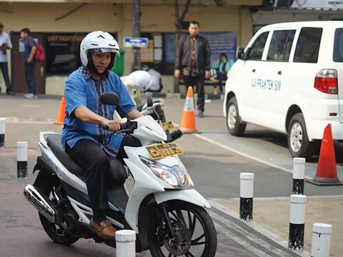 Kecuali jika ingin menambah tingkatan SIM. Misal ingin menambah dari SIM C ke SIM A. Dibutuhkan ujian SIM