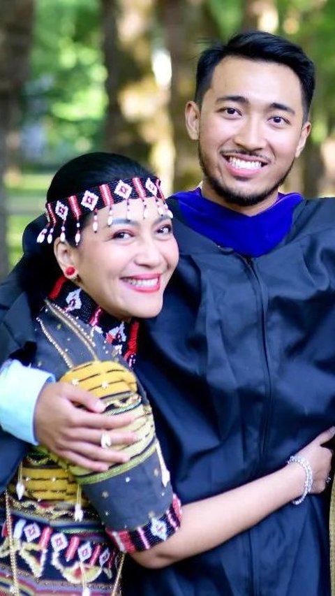 Penampilan Istri Eks Panglima TNI saat Wisuda S2 Sang Putra di Amerika, Bikin Pangling