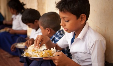 Mengatur Jadwal Makan dan Ngemil Anak