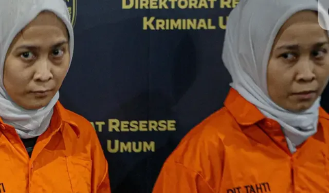 Polisi menggeledah apartemen yang disewa si kembar Rihana Rihani sebelum ditangkap di kawasan Serpong, Tangerang.