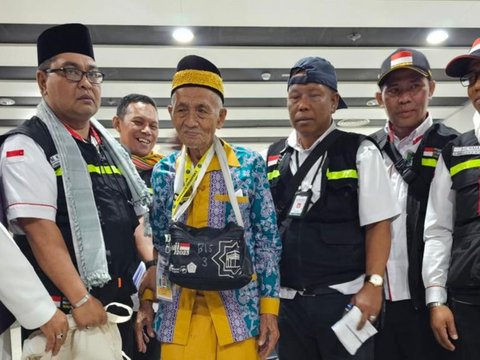Kisah Mbah Harun Haji Tertua Indonesia 2023 selama di Tanah Suci, Akui Lemah di Depan Ka’bah