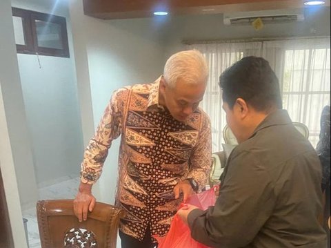 Menteri BUMN Erick Thohir bertemu Bacapres PDIP Ganjar Pranowo. Keduanya bertemu di Kantor Perwakilan Jawa Tengah, pada Rabu (5/7).