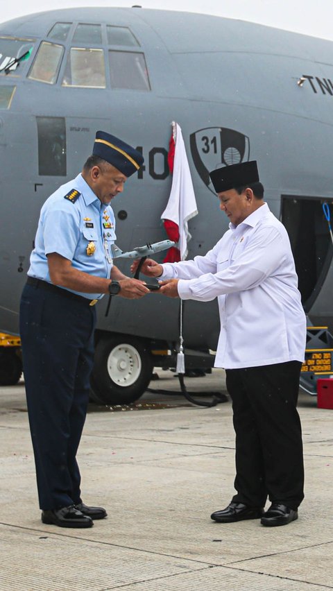 Menhan Prabowo Serah Terima Unit Kedua Pesawat C-130J Super Hercules ke KSAU