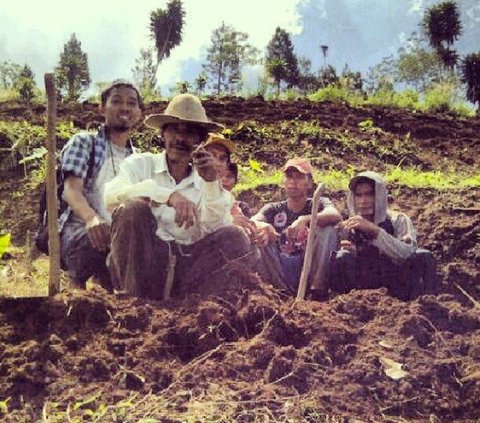 Usai lulus kuliah, Irfan memilih untuk menjajal peruntungan menjadi petani singkong di daerah Cigombong, Jawa Barat selama 2 tahun.