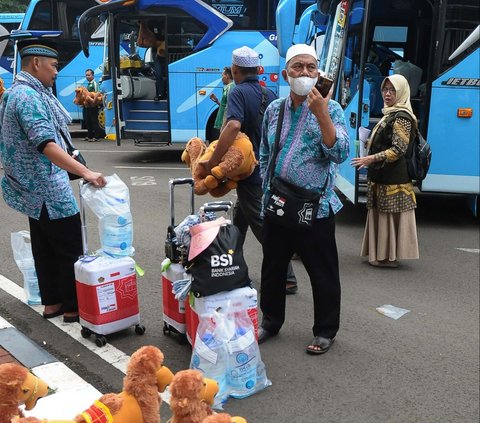 Kementerian Agama (Kemenag) melaporkan sebanyak 6.592 jemaah haji Indonesia akan kembali ke tanah air. Mereka terdiri dari 14 kelompok terbang (kloter).