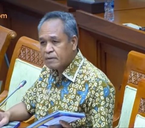 Anggota Komisi III DPR RI Benny K Harman, tengah ramai jadi sorotan usai memberi usulan agar masa berlaku Surat Izin Mengemudi (SIM) jadi seumur hidup. Simak ulasan selengkapnya: