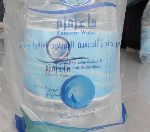 Kebijakan menambah 5 liter air Zamzam ini sebagai bentuk kecintaan atau tali asih kepada jemaah. Menurut Menag, membawa air Zamzam yang lebih banyak menjadi harapan seluruh jemaah haji Indonesia.