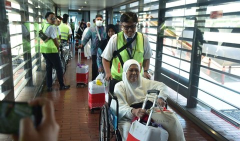 Aturan tersebut dijelaskan apa saja barang yang tidak boleh dibawa keluar negeri, bagaimana aturan membawa uang ke luar negeri. <br /><br />Kemudian, apa saja barang yang boleh dibawa masuk ke Indonesia, dan fasilitas pembebasan bea masuk sampai dengan batas tertentu.