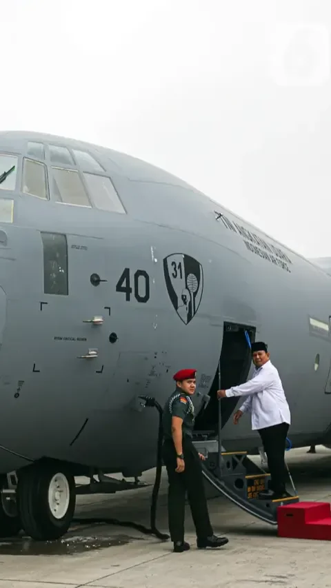 Menhan Prabowo Jajal  Langsung Pesawat Super Hercules C-130J