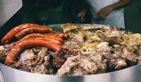 Beberapa menu masakan yang bisa dibuat menggunakan tetelan sapi di antaranya adalah asem-asem, oseng mercon, sop hingga rawon.