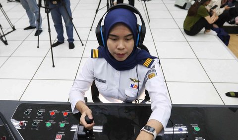 Hanya saja tak seperti simulator MRT dan KRL, simulator LRT ini tidak memiliki efek seperti guncangan maupun getaran untuk mensimulasikan keadaan kereta sebenarnya secara detail.