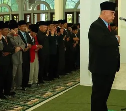 Kemenag mencatat jumlah santri di Pondok Pesantren Al-Zaytun tahun ajaran 2022/2023 mencapai ribuan orang dari berbagai tingkatan mulai Madrasah Ibtidaiyah (setara SD) hingga Madrasah Aliyah (setara SMA).<br /><br />Santri Madrasah Ibtidaiyah sebanyak 1.289 siswa, Madrasah Tsanawiyah 1.979 siswa, dan Madrasah Aliyah 1.746 siswa.