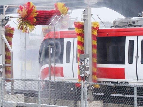 Intip Kesibukan Depo LRT Jabodebek di Jatimulya Jelang Uji Coba