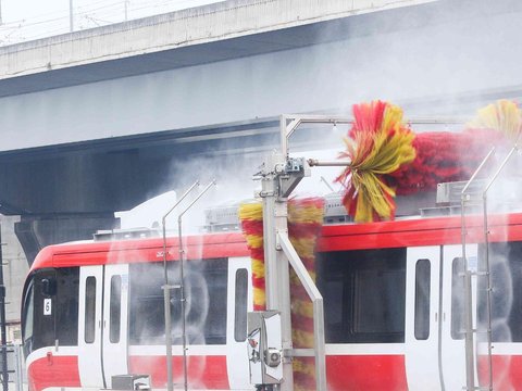 Intip Kesibukan Depo LRT Jabodebek di Jatimulya Jelang Uji Coba