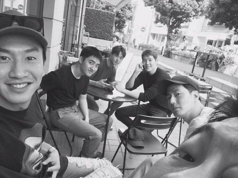 Kim Woo Bin, D.O EXO, Lee Gwang Soo dan Kim Ki Bang merupakan teman akrab dan masuk dalam Jo In Sung Squad atau Brother Squad.