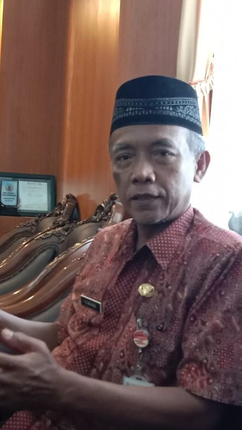 Kepala SMAN 3 Semarang Yuwana