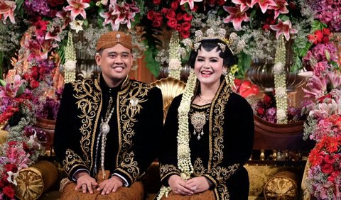 Pada 8 November 2017, Kahiyang Ayu resmi menjadi istri Bobby Nasution. Akad nikah digelar begitu sakral dan penuh kebahagiaan di Gedung Graha Saba Buana, Sumber, Surakarta.