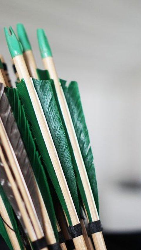 Brimob Terkena Busur saat Ricuh Penggusuran Rumah Ilegal, Anak Panah Menancap di Bahu