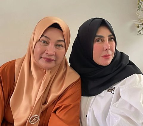 Amy dan Farida sebenarnya adalah dua besan yang saling memberi dukungan. Keduanya sering menunjukkan keakrabannya di media sosial.