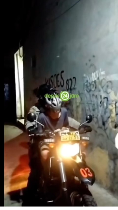 Malam Bawa Senjata Tajam, Paginya Ditangkap Bertopeng Ultramen