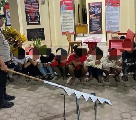 Malam Bawa Senjata Tajam, Paginya Ditangkap Bertopeng Ultramen