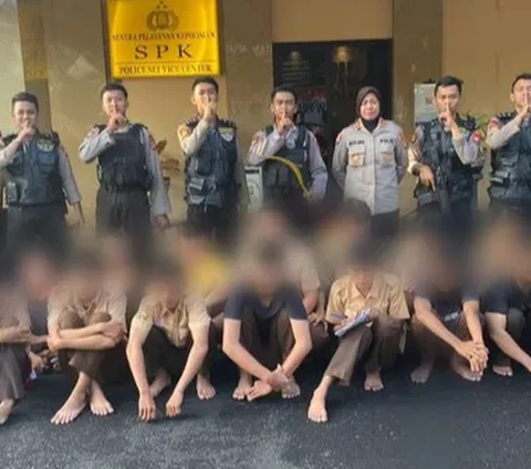 Malam Bawa Senjata Tajam, Paginya Ditangkap Bertopeng Ultramen