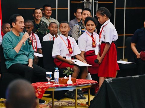 Momen Akrab Jokowi dan Anak-Anak Papua: Bikin Kuis Matematika dan Ditanya Soal Ibu Kota