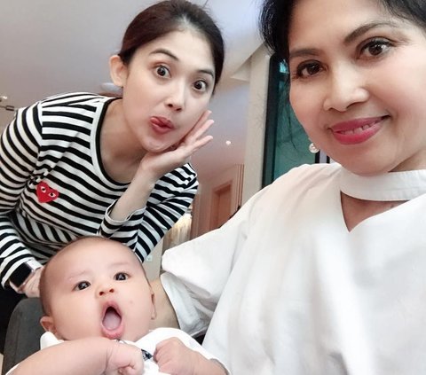 Baru Rayakan Ultah, Ini Potret Catharina Erliani Ibunda Sandra Dewi yang Tetap Awet Muda