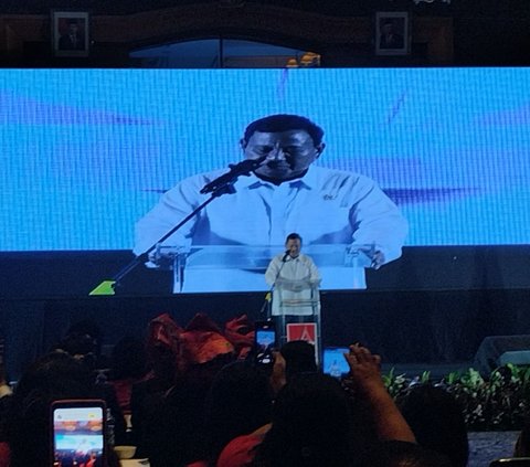 Kelakar Prabowo ke Effendi Simbolon: Jangan Galak-Galak Pak