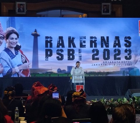 Kelakar Prabowo ke Effendi Simbolon: Jangan Galak-Galak Pak