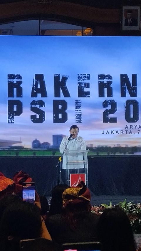 Kelakar Prabowo ke Effendi Simbolon: Jangan Galak-Galak Pak