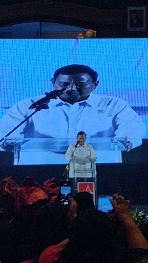 Kelakar Prabowo ke Effendi Simbolon: Jangan Galak-Galak Pak