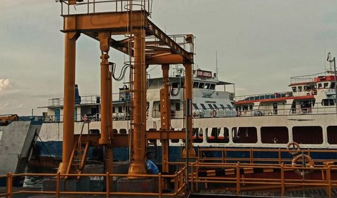 Buntut Libur Sekolah, Pelabuhan Ketapang Banyuwangi Macet Parah