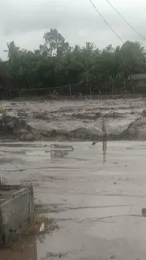 Diterjang Banjir Lahar Semeru, Sejumlah Jembatan di Lumajang Putus