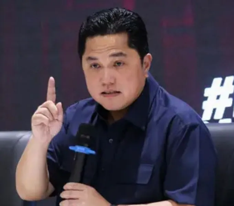 Ketua Umum PSSI Erick Thohir setuju dengan usulan Asosiasi Pesepak Bola Profesional Indonesia (APPI) yang meminta Liga 1 2023/24 dihentikan sementara setelah adanya aksi rasisme dalam laga PSM Makasar melawan Persija Jakarta di Stadion GBK pada 3 Juli 2023 yang berakhir imbang 1-1.