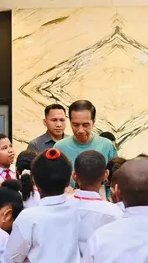 VIDEO:  Jokowi di Pembukaan Street Carnival, Singgung Kondisi Panas Papua