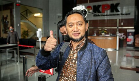 Komisi Pemberantasan Korupsi (KPK) menahan mantan Kepala Kantor Bea Cukai Makassar Andhi Pramono.