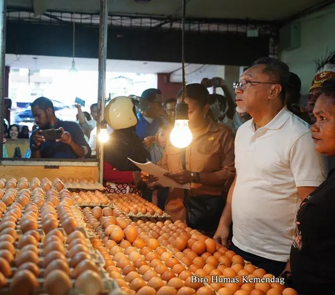 Sidak di Pasar Seketeng NTB, Zulkifli Hasan Tercengang Harga Ayam