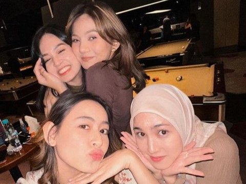 Kompak, Para Pemain Sinetron 'Tajwid Cinta' Saat Hang Out Bareng di Sela Syuting yang Padat