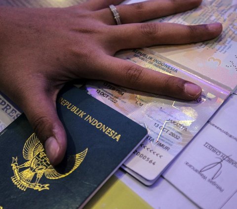 Kementerian Komunikasi dan Informatika (Kominfo) melakukan klarifikasi kepada Direktorat Jenderal Imigrasi Kementerian Hukum dan HAM berkaitan dengan adanya dugaan kebocoran data paspor 34.900.867 warga Indonesia.
